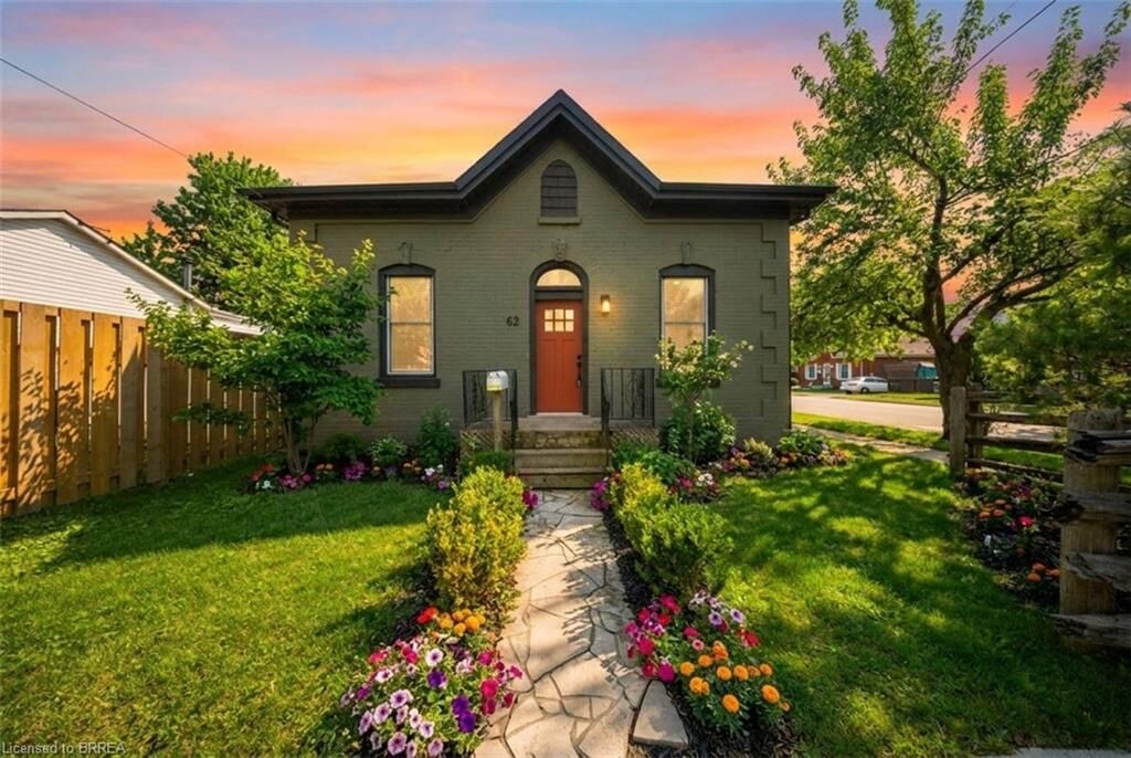 Property Photo:  62 Walnut Street  ON N3T 1H2 