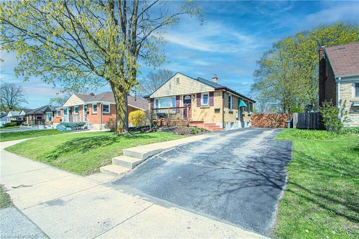 Property Photo:  360 Hale Street  ON N5W 1G4 