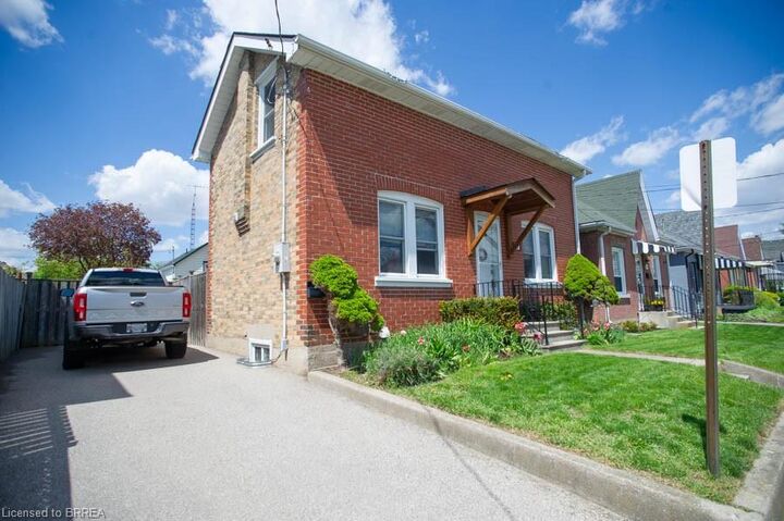 Property Photo:  131 Superior Street  ON N3S 2L1 