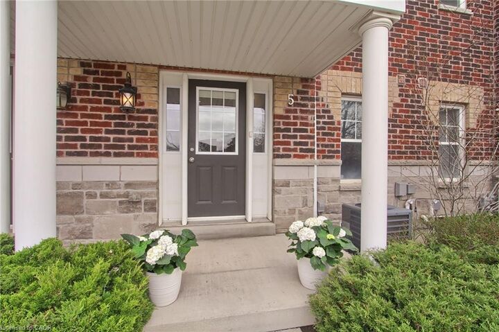 Property Photo:  10 Porter Avenue W 5  ON L4L 0H1 