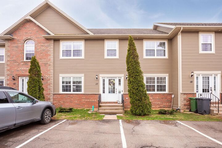 17 Cameron Heights — photo 1