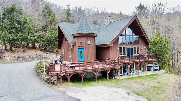 Property Photo:  20 Crest Ln  NH 03849 