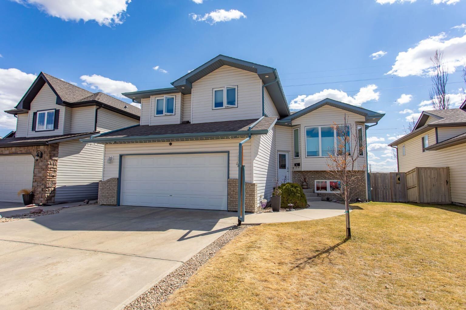 Property Photo:  46 Lagrange Crescent  AB T4R 3K4 