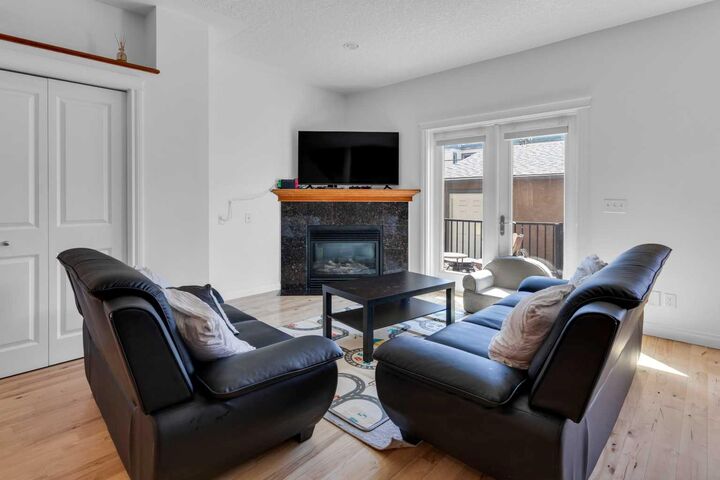 Property Photo:  3421 5 Avenue NW 2  AB T2N 0V5 