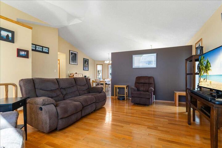 Property Photo:  9006 117 Avenue  AB T8X 1K1 