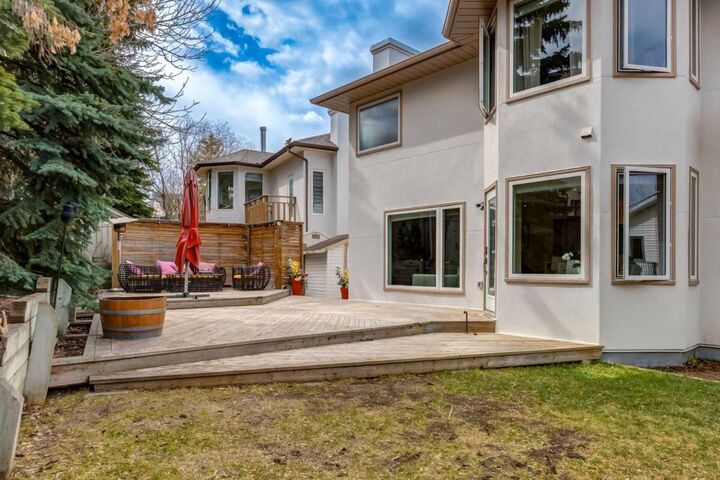 Property Photo:  117 Straddock Terrace SW  AB T3H 2T4 