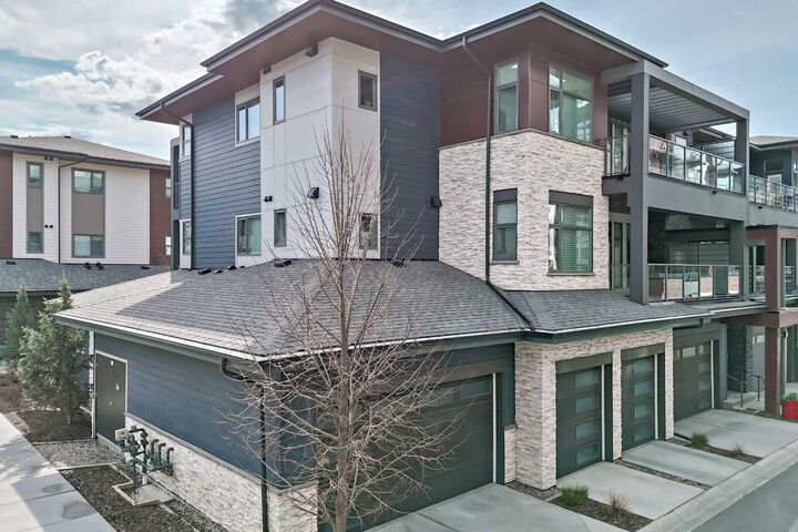 10 Mahogany Circle SE 101 — photo 1