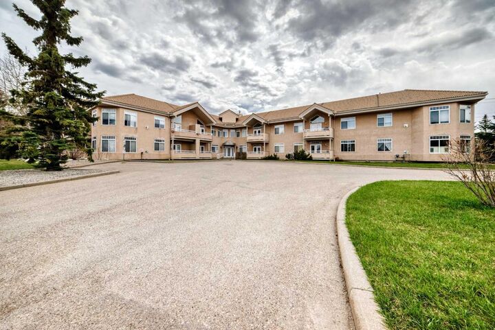 Property Photo:  2122 Patterson View SW 2122  AB T3H 3J9 