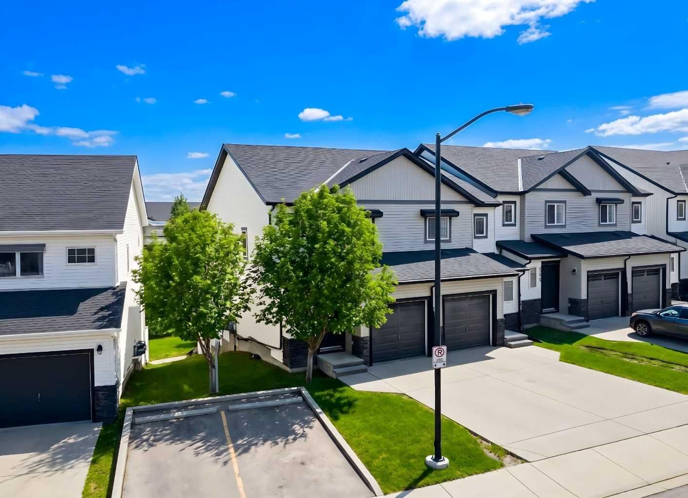 Property Photo:  137 Pantego Lane NW  AB T2K 0T1 