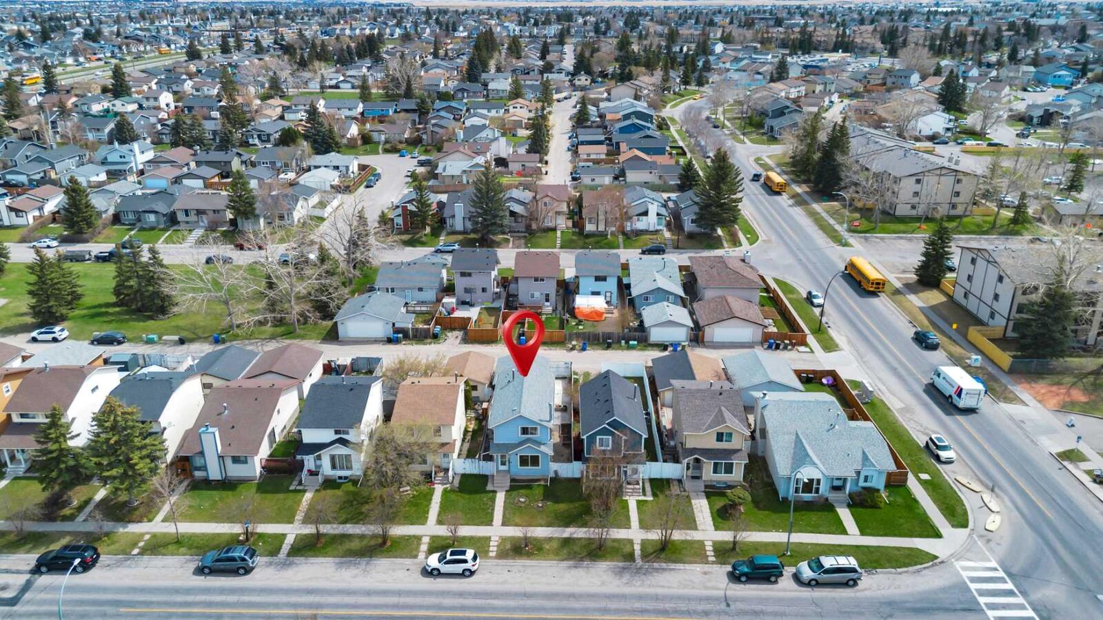 Property Photo:  6408 54 Street NE  AB T3J 1Z5 