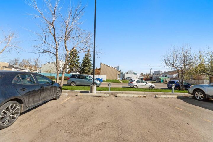 Property Photo:  5425 Pensacola Crescent SE 10  AB T2A 2G7 
