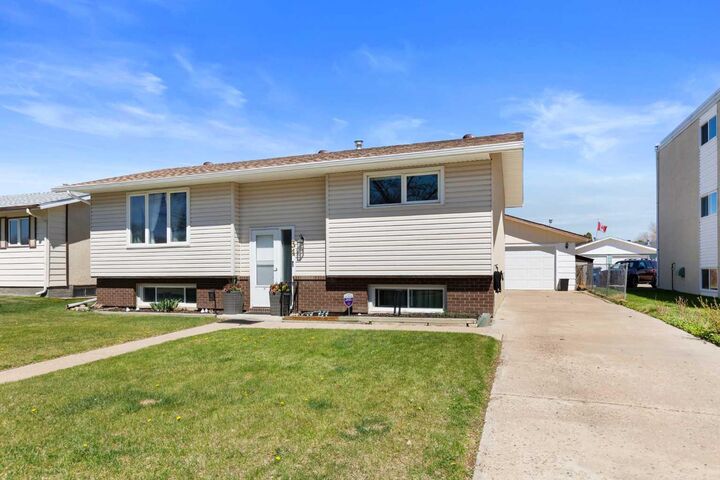 Property Photo:  34 Campbell Crescent SE  AB T1B 1J8 