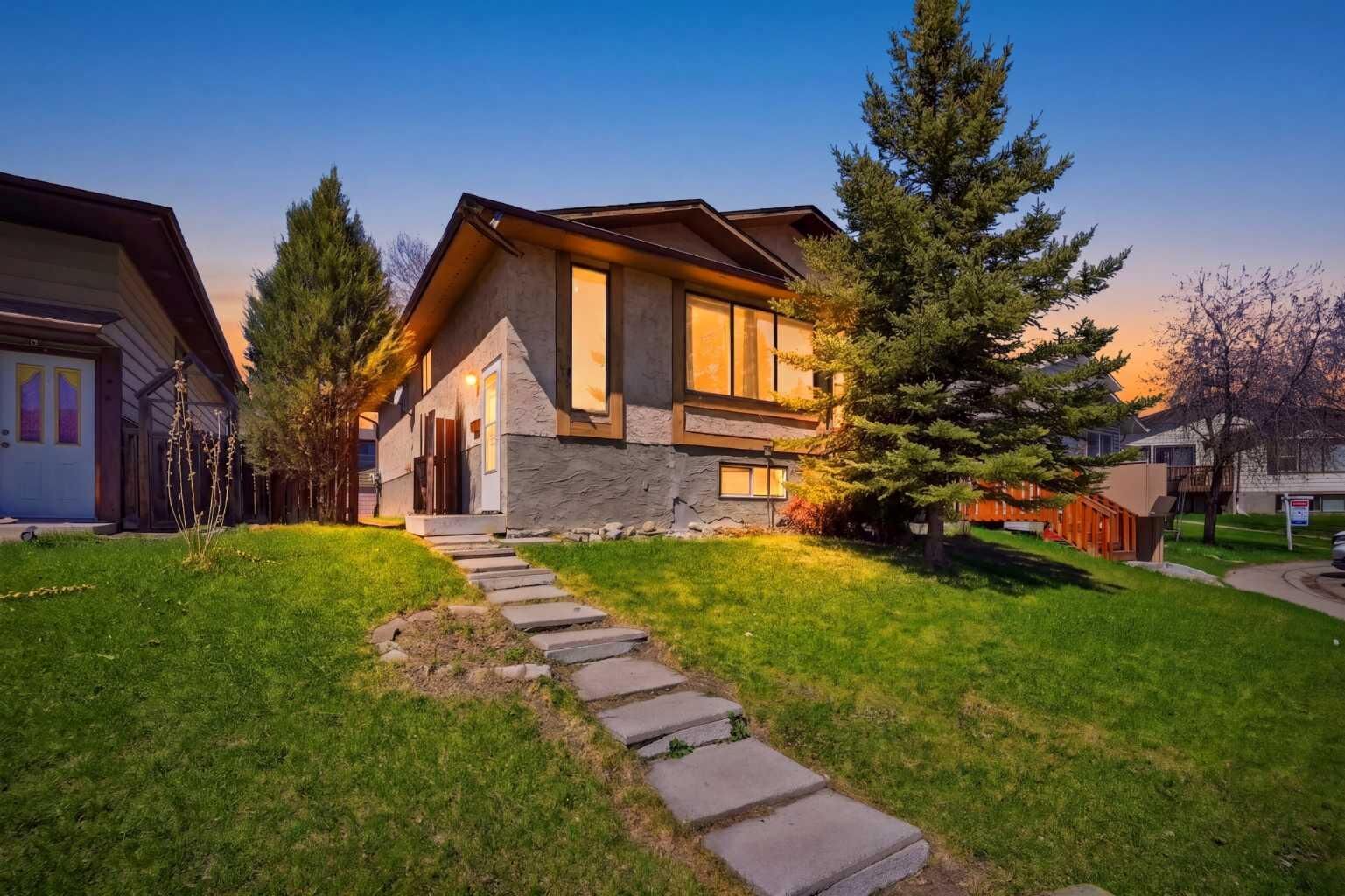 Property Photo:  62 Templeson Crescent NE  AB T1Y 5L8 