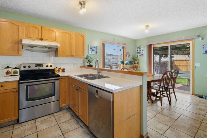 Property Photo:  179 Erin Park Drive SE  AB T3B 3L5 