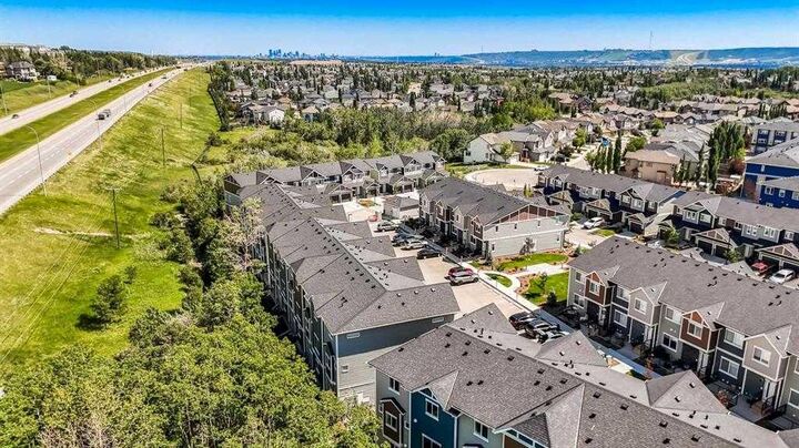 Property Photo:  96 Tuscany Summit Square NW  AB T3M 0G1 
