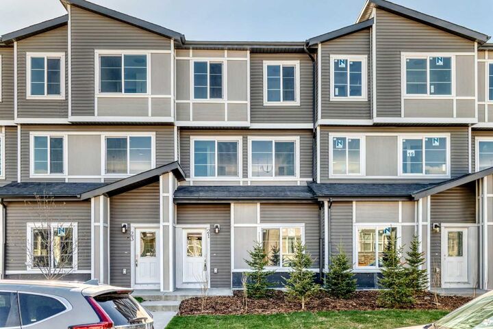 21 Cornergate Place NE — photo 1