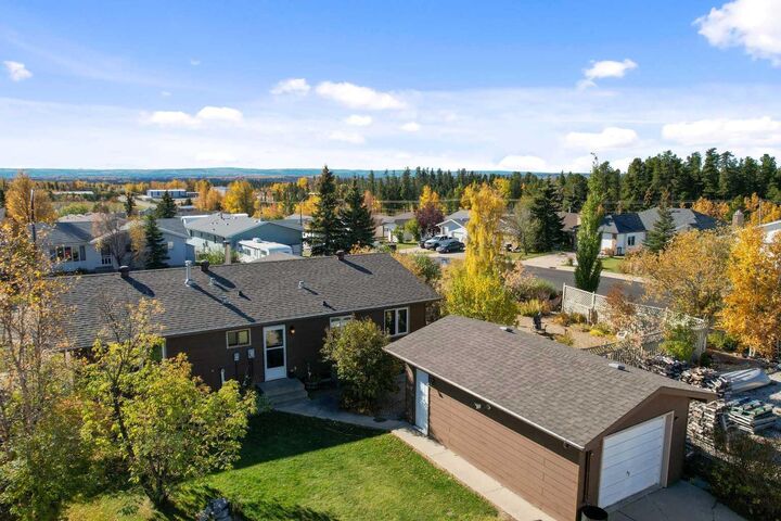 Property Photo:  34 Hollinger Drive  AB T0G 2C0 