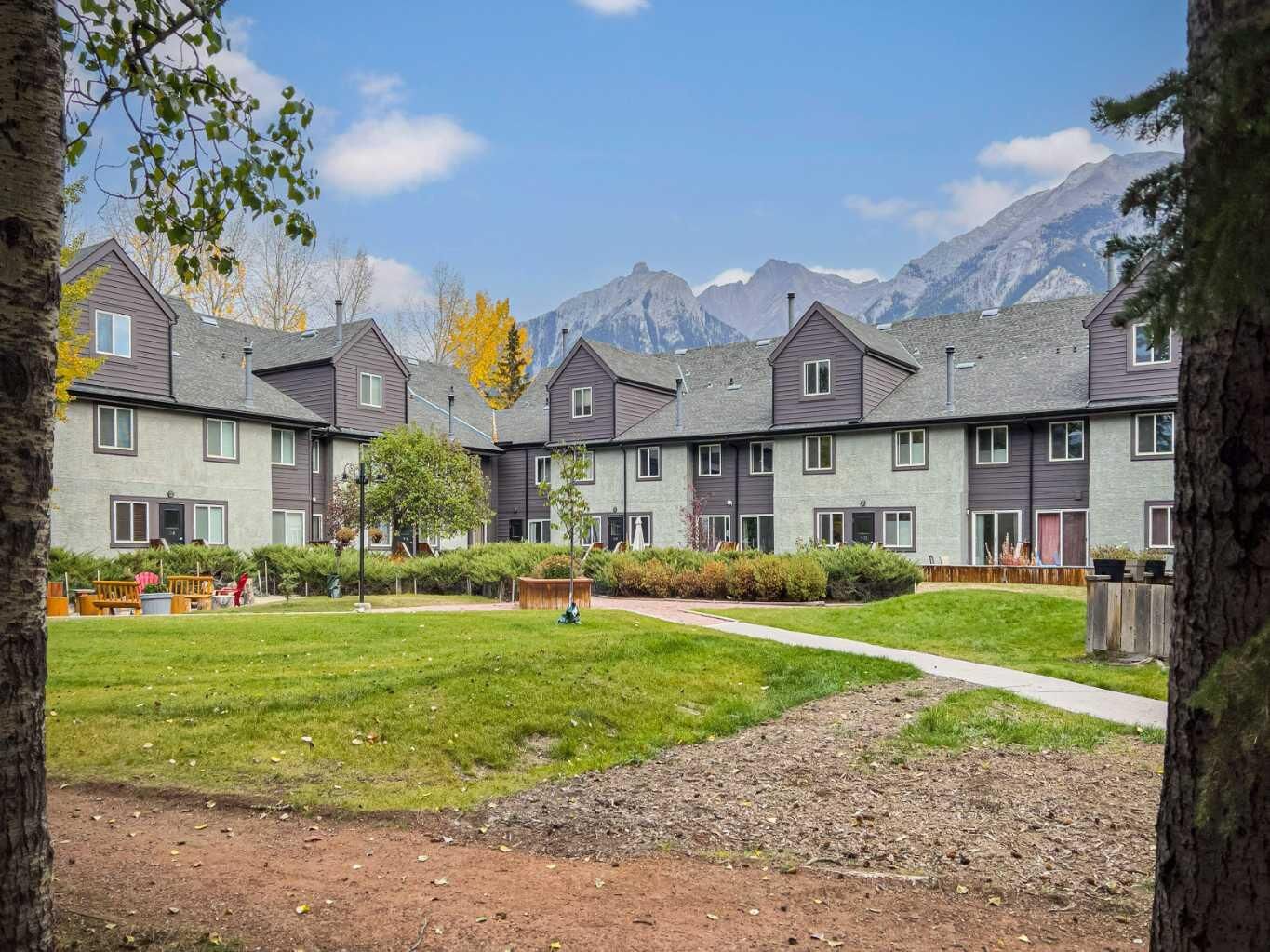 Property Photo:  1119 Railway Ave 23  AB T1W 1R4 