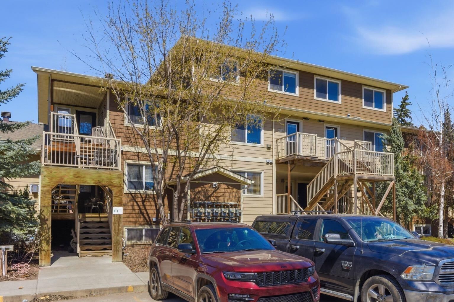 Property Photo:  323 Fourth Avenue 207  AB T1P 1B5 