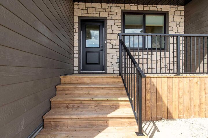 Property Photo:  306 Bridge Crossing Close  AB T0K 2S0 