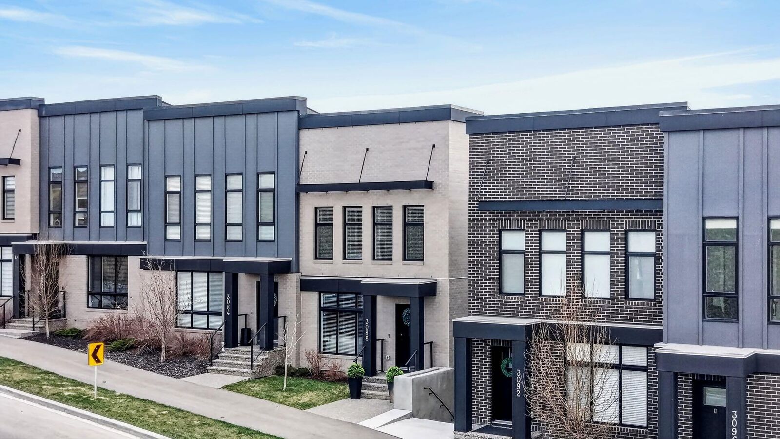 Property Photo:  3088 85 Street SW  AB T3H 4C4 