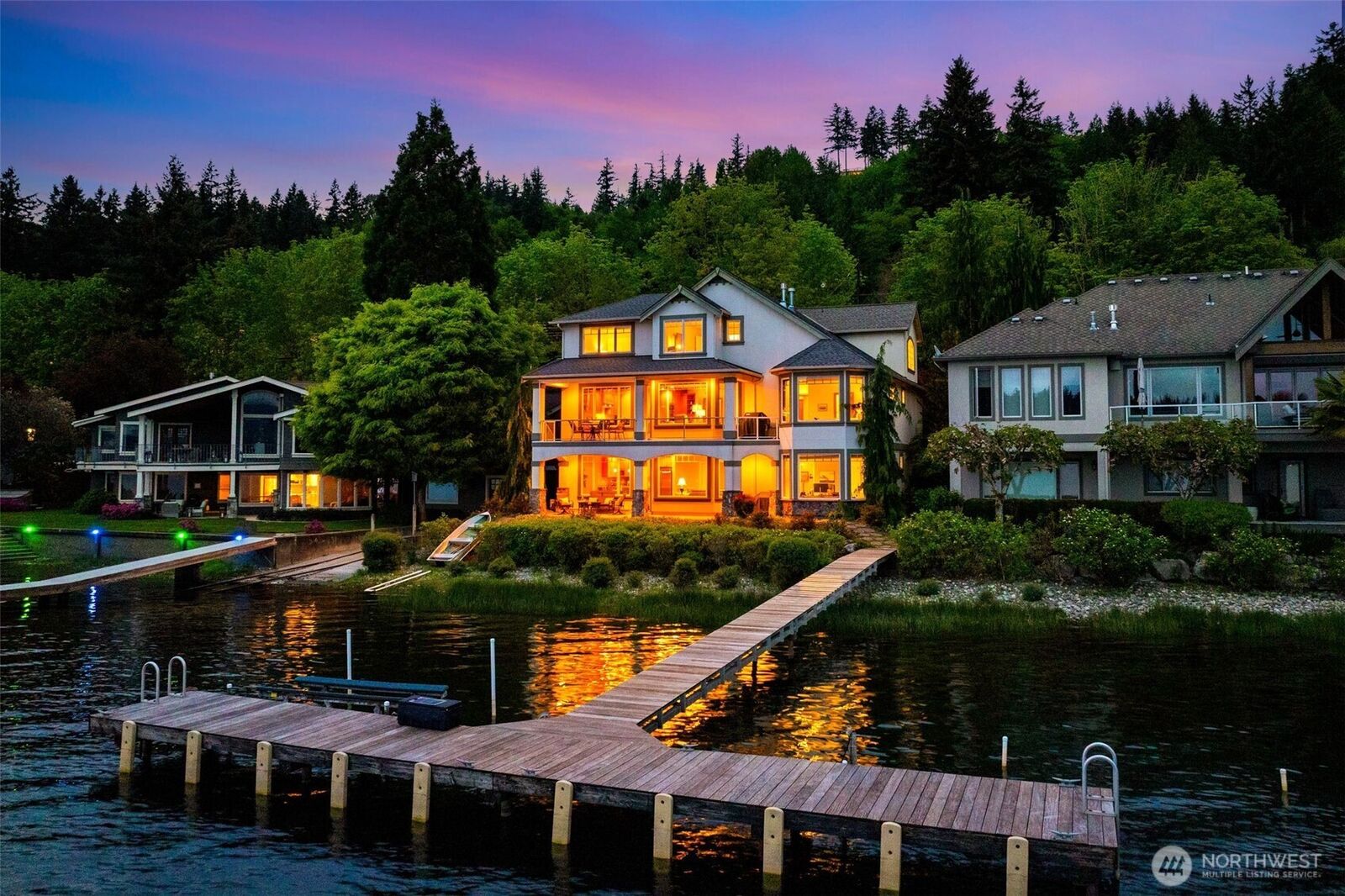 Property Photo:  2727 E Lake Sammamish Parkway NE  WA 98074 