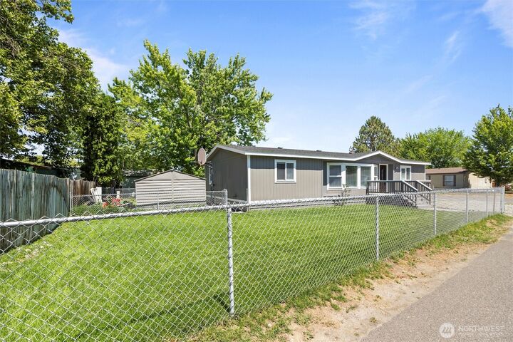 Property Photo:  6750  Desert View Drive  WA 99353 