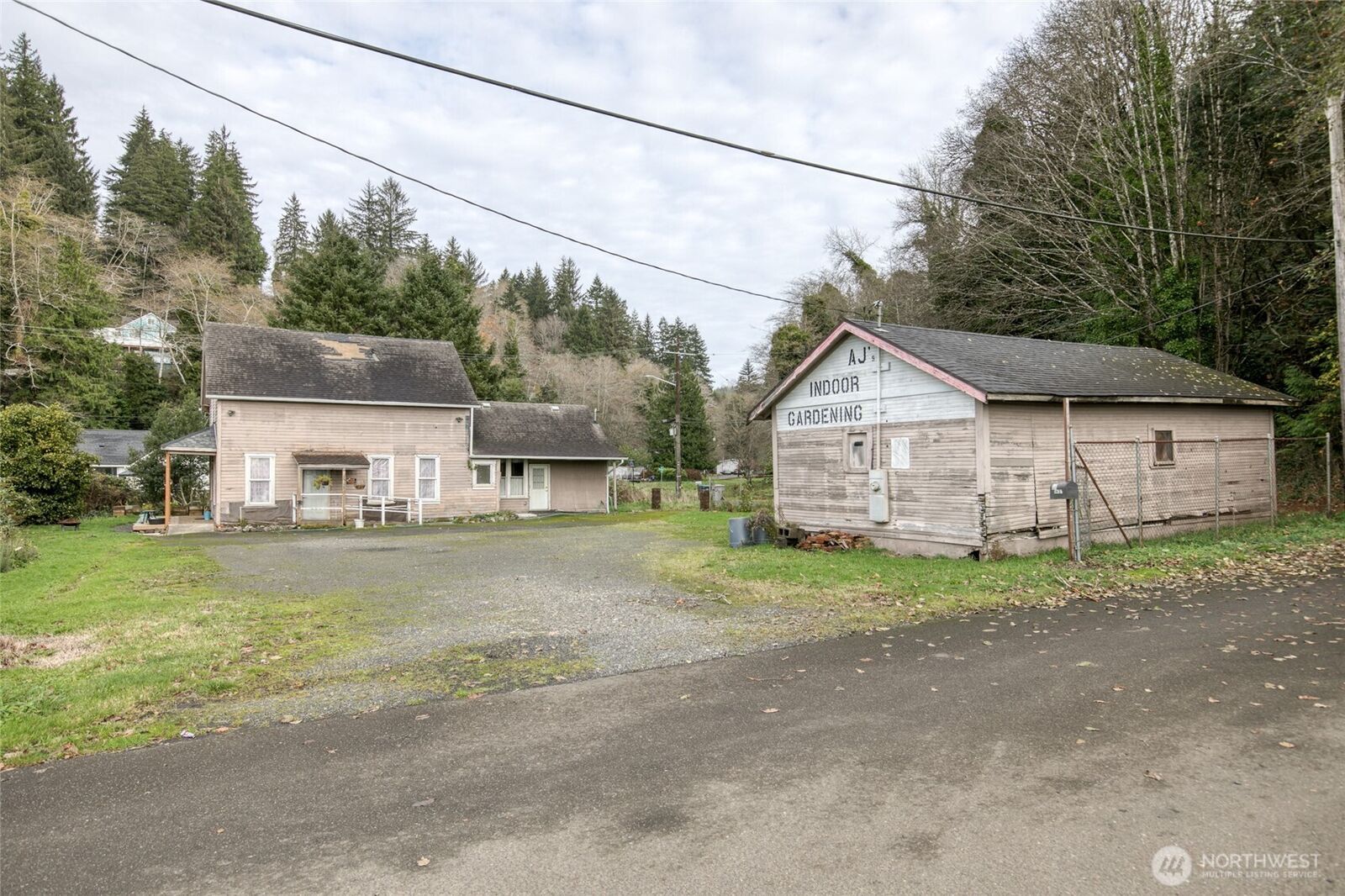 Property Photo:  1317  Summit Street  WA 98520 