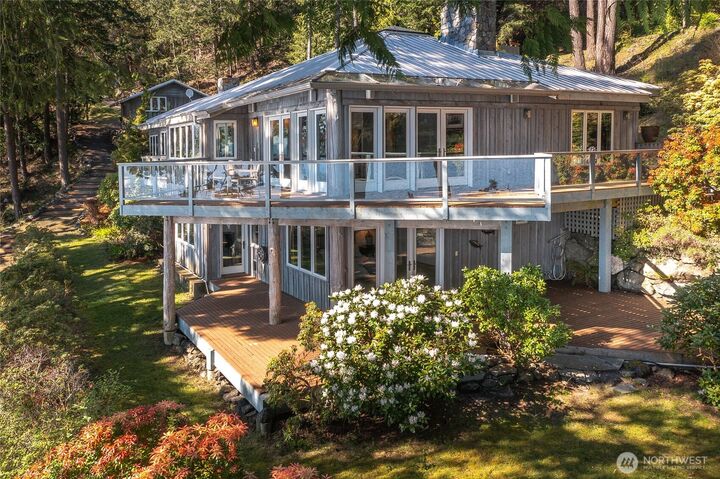 Property Photo:  1424  Palisades Drive  WA 98245 