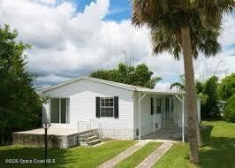 Property Photo: 818 Thrush Circle FL 32976