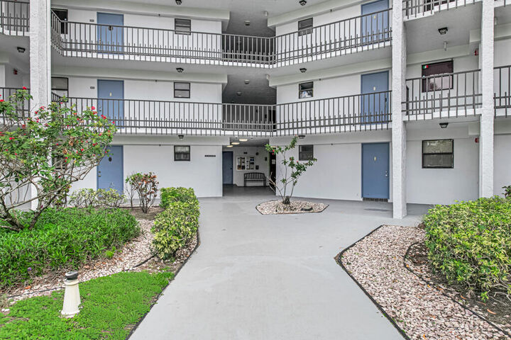 Property Photo:  4640 W Lucerne Lakes Blvd 206  FL 33467 