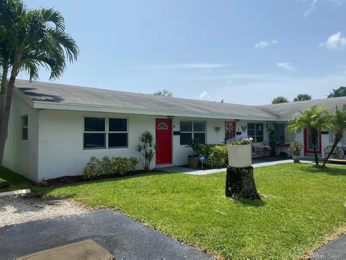 Property Photo:  630 Prosperity Farms Road 2  FL 33408 