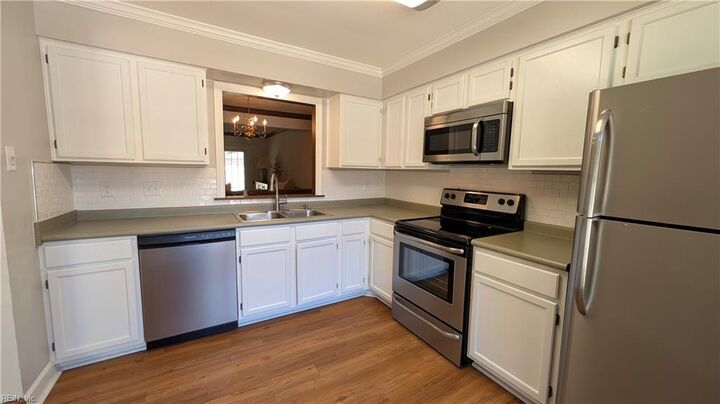 Property Photo: 9 Riverview Ct VA 23434