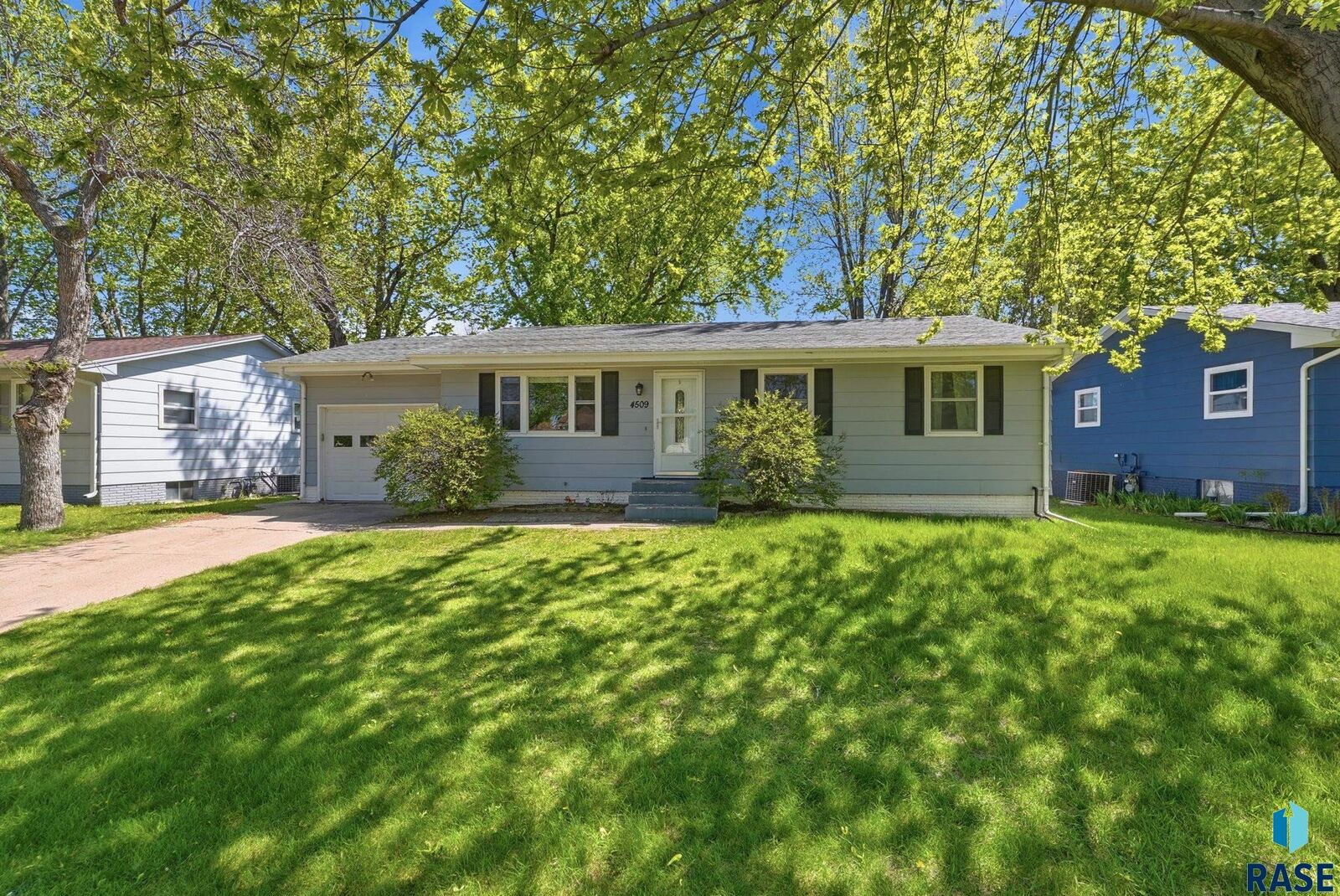 Property Photo:  4509 W 37th St  SD 57106-0901 