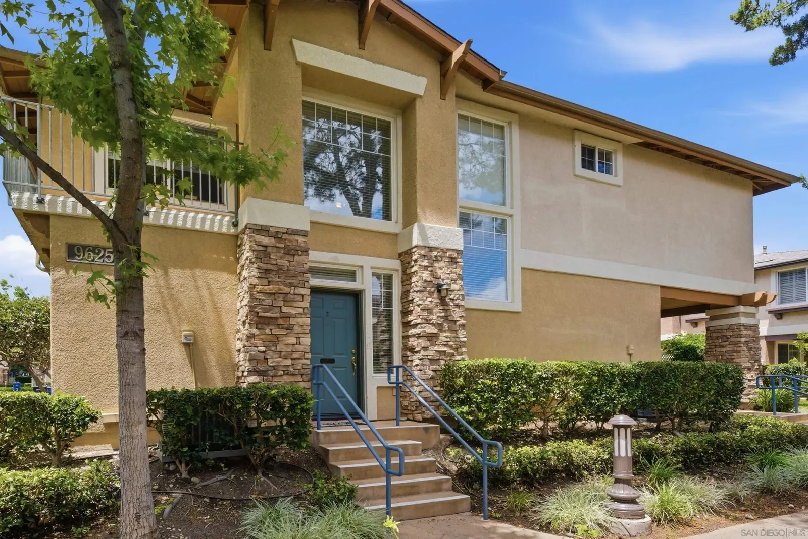 Property Photo:  9625 W Canyon Terrace 2  CA 92123 