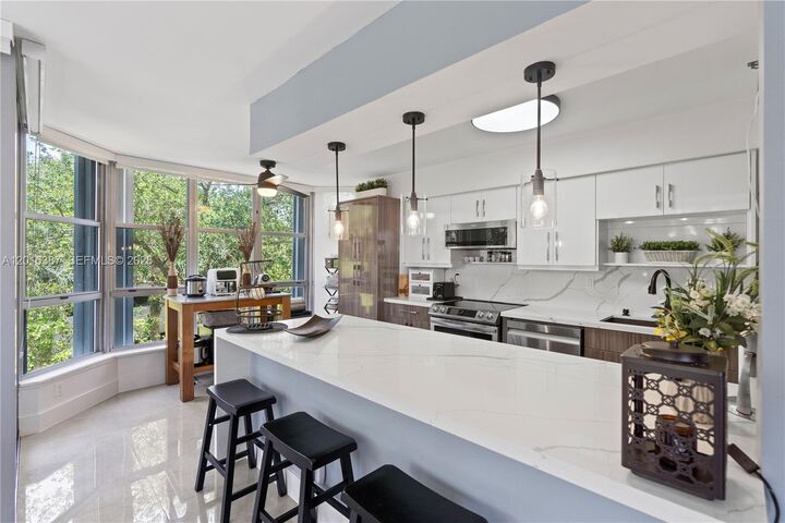 Property Photo:  3600 Mystic Pointe Dr 306  FL 33180 