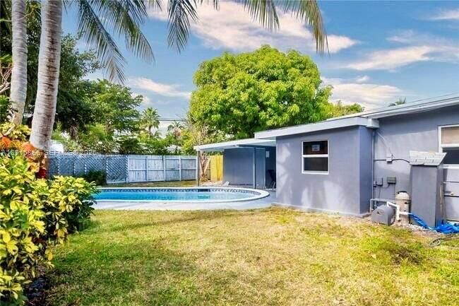 Property Photo:  1649 NE 8th Ave  FL 33305 