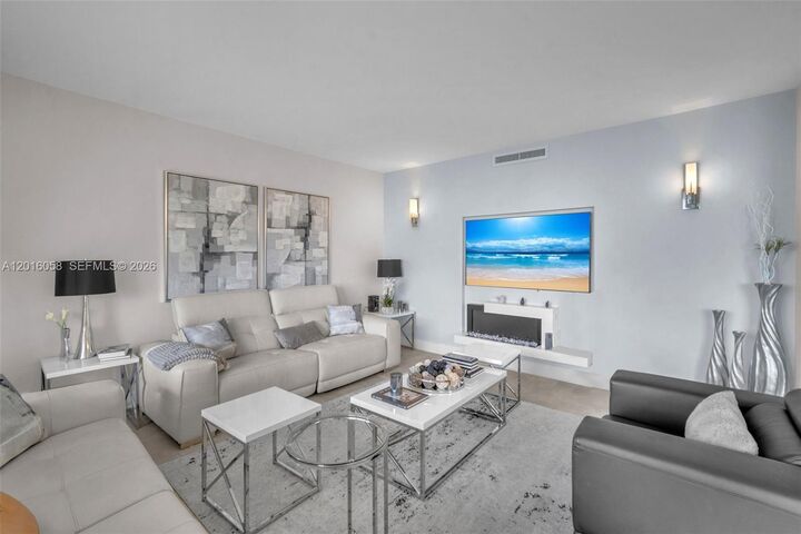 Property Photo: 20191 E Country Club Dr 601 FL 33180