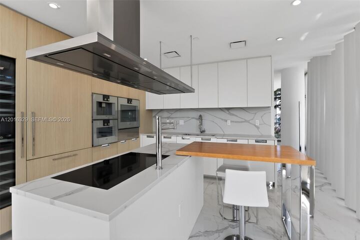 Property Photo: 15701 Collins Ave 805 FL 33160
