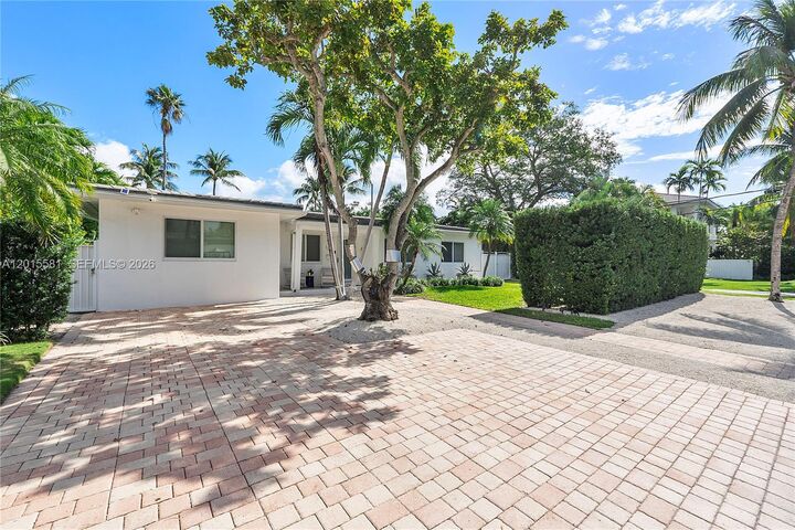 Property Photo:  301 Hampton Ln  FL 33149 