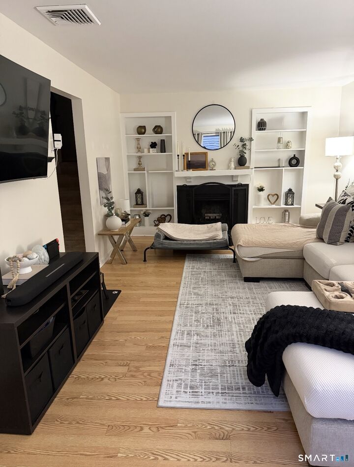 Property Photo:  33 Stevens Place 33  CT 06067 