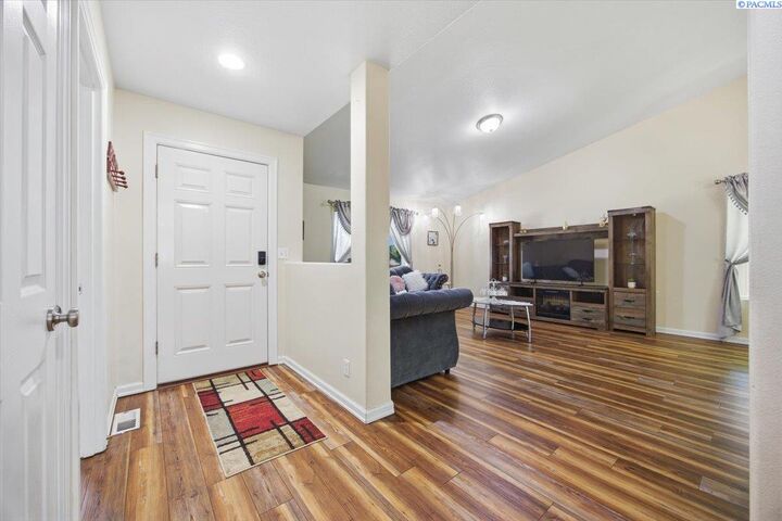 Property Photo:  1511 W 40th Pl  WA 99337-3959 
