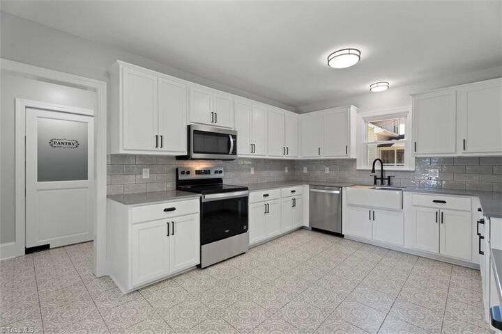 Property Photo: 632 Stokesburg Road NC 27052