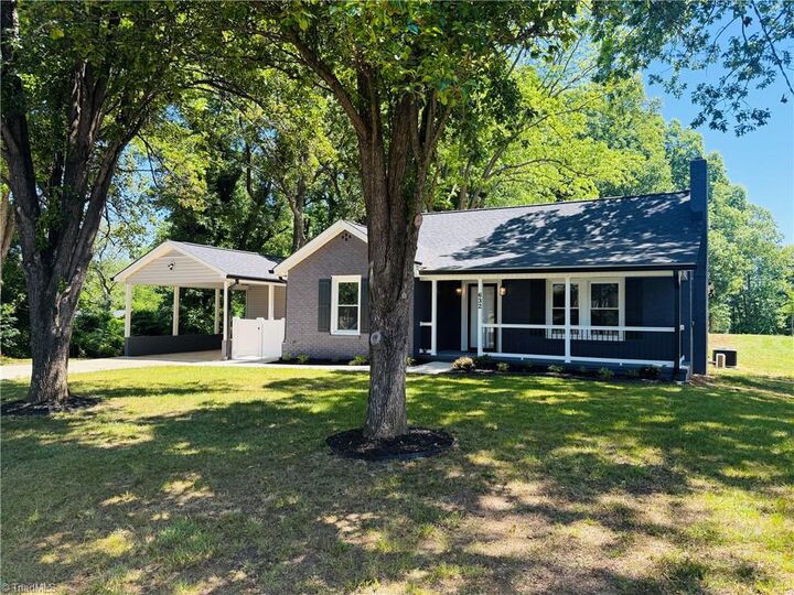 Property Photo: 632 Stokesburg Road NC 27052