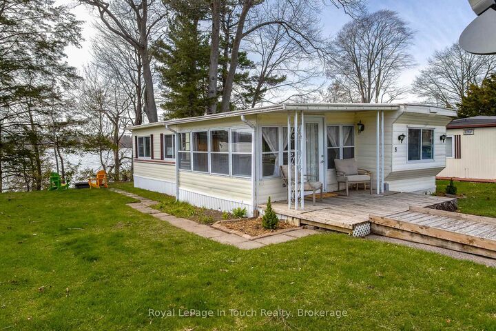8 Lakeshore Road — photo 1