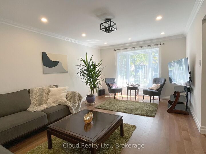 73 Wright Crescent — photo 1