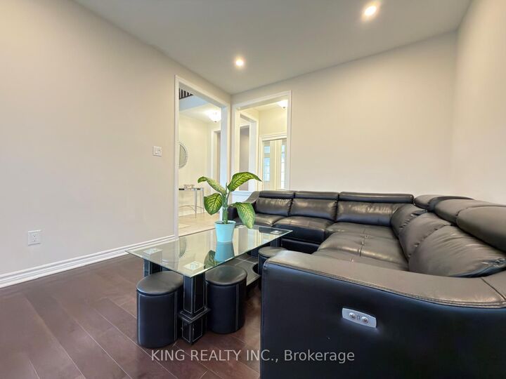 Property Photo: 24 Palmeto Court ON K2S 0X2