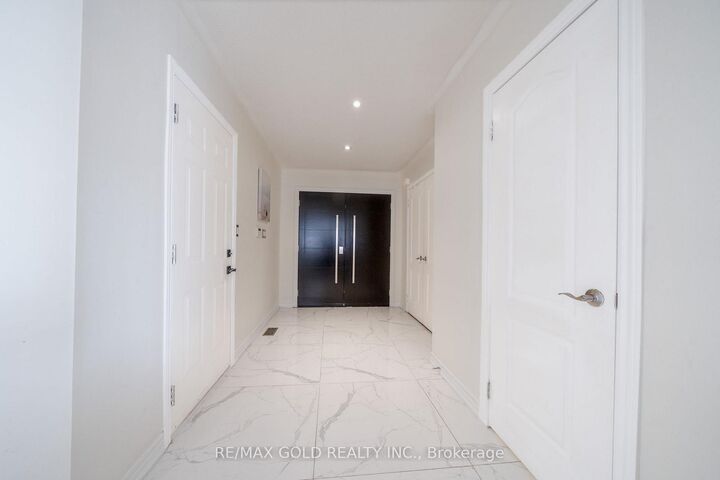 Property Photo: 19 Spring Valley Court ON L6P 2E6