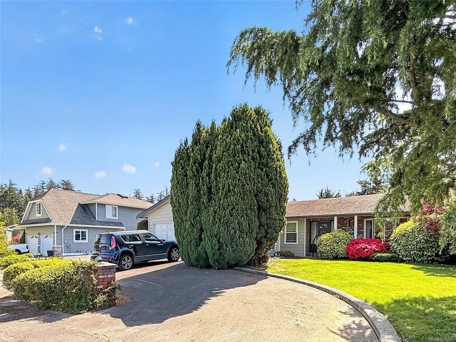 Property Photo:  1568 Marine Cir  BC V9P 1Y6 
