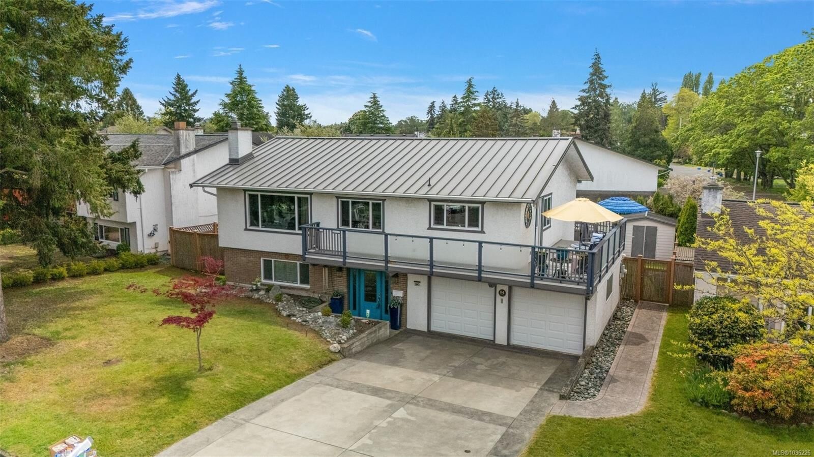 Property Photo:  1645 San Juan Ave  BC V8N 5G2 